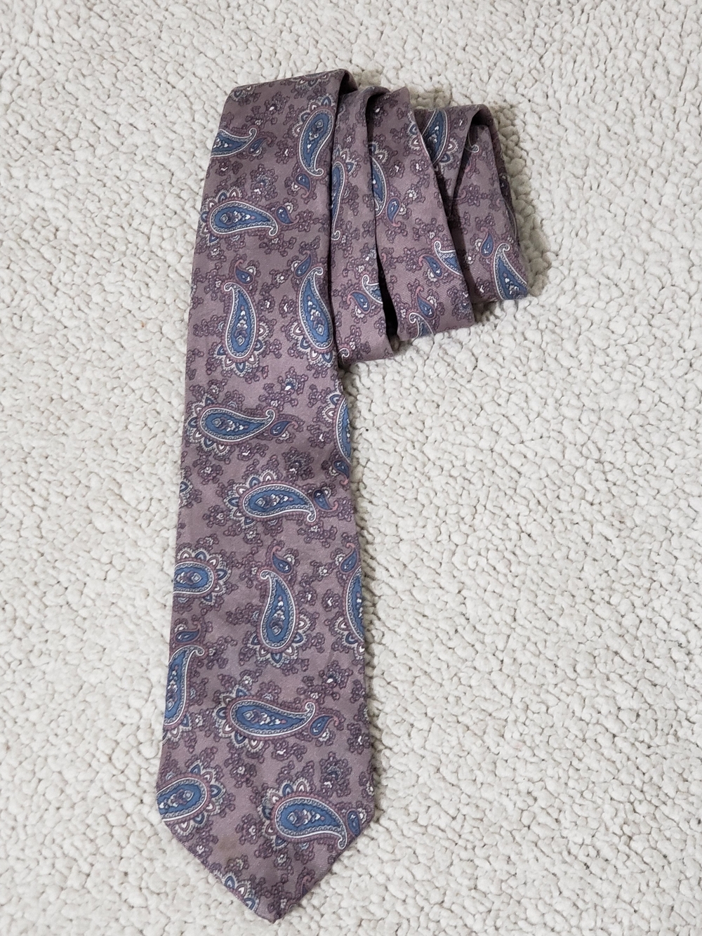 VTG CHRISTIAN DIOR Paisley Silk Neck Tie in Mauve w/ Blue Accents | 3.5"x57"